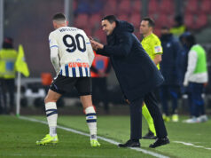 Palladino ukazuje krvavý obväz v prejave v šatni po výkone Atalanty na UCL Palladino ukazuje krvavý obväz v prejave v šatni po výkone Atalanty na UCL