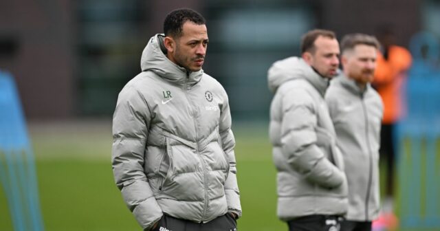 Hlavný tréner Liam Rosenior z Chelsea počas tréningu na Chelsea Training Ground 27. februára 2026 v Cobhame v Anglicku