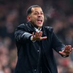 Tréner Chelsea Liam Rosenior mal plán, ako jeho tím prelomiť deficit v prvom zápase v Emirates - ale nefungoval.