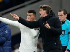 Pedro Porro po prepustení Tottenhamu prelomil pozíciu a ukázal skutočné city k Thomasovi Frankovi Thomas Frank sa rozpráva s Pedrom Porrom