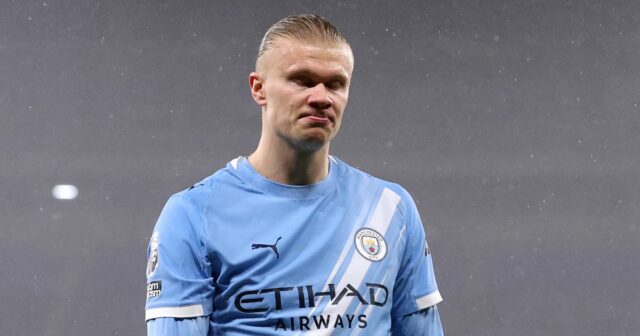 MANCHESTER, ANGLICKO - 11. FEBRUÁRA: Tréner Manchestru City Josep Guardiola tlieskal fanúšikom na plný úväzok po zápase Premier League medzi Manchestrom City a Fulhamom na Etihad Stadium 11. februára 2026 v Manchestri v Anglicku. (Foto: Chris Brunskill/Fantasista/Getty Images)