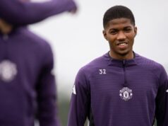 Plán Chido Obi sa dohodol v Man Utd po odmietnutí ponúk a pravdepodobnejšieho výsledku prestupu Chido Obi v akcii za Manchester United na tréningu