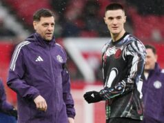 Po prevode veľkých peňazí som prepadol, ale teraz to vypláca dividendy v Man Utd. Tréner prvého tímu Jonathan Woodgate z Manchestru United v akcii počas tréningu prvého tímu na tréningovom ihrisku Carrington