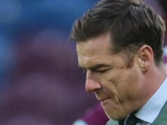 Po tom, čo sa Burnley opäť ponížil pred ďalšími „návalmi hnevu“ fanúšikov, bol Parker vyhadzovaný Po tom, čo sa Burnley opäť ponížil pred ďalšími „návalmi hnevu“ fanúšikov, bol Parker vyhadzovaný