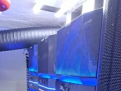 Polícia VYPNÚLA veľkú nelegálnu streamovaciu sieť so sídlom v Spojenom kráľovstve používanú na futbal Premier League – a vykonala sériu zatknutí – po tom, ako sa Sky Sports sťažovala Na obrázku: Servery zabavené políciou pri razii v hodnote až 750 000 libier minulý týždeň