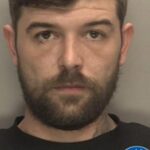 Polícia West Midlands pátra po Jackovi Harrisonovi (na obrázku)