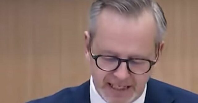 Švédsky politik Mikael Damberg vo svojom prejave, v ktorom vysvetľoval ekonomické problémy jeho národa, čudne odkázal na Tottenham