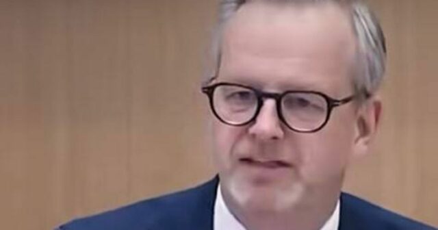 Švédsky politik Mikael Damberg vo svojom prejave o ekonomických problémoch krajiny brutálne pomenoval Tottenham