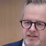 Švédsky politik Mikael Damberg vo svojom prejave o ekonomických problémoch krajiny brutálne pomenoval Tottenham