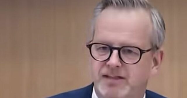 Politik predniesol ostrý útok na Tottenham v bizarnom prejave „Spursy“. Švédsky politik Mikael Damberg vo svojom prejave o ekonomických problémoch krajiny brutálne pomenoval Tottenham