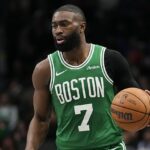 Mesto Beverly Hills sa ospravedlnilo Jaylenovi Brownovi po tom, čo bolo jeho podujatie vypnuté