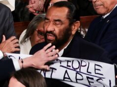 Poslanec vylúčený počas Trumpovho prejavu o stave Únie | Donald Trump Poslanec vylúčený počas Trumpovho prejavu o stave Únie | Donald Trump