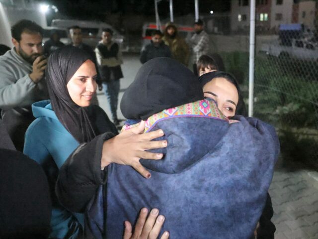 Pramienok Palestínčanov opustí, vstúpi do Gazy, keď sa znovu otvorí Pramienok Palestínčanov opustí, vstúpi do Gazy, keď sa znovu otvorí prechod Rafah | Správy z Gazy