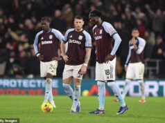 Prečo Aston Villa cíti, že miesto v Lige majstrov im OPÄŤ uniká medzi prstami: Traja kľúčoví hráči, bez ktorých vyzerajú ako polovičný tím a kde Unai Emery robí chybu po porážke Wolves: TOM COLLOMOSSE Aston Villa sa po prehre 2:0 na ihrisku Wolves bude opäť báť o miesto v Lige majstrov