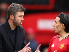 Prečo Lisandro Martinez nehrá za Man Utd vs Everton, ako vysvetlil Benjamin Sesko Michael Carrick, manažér Manchestru United, hovorí s Lisandrom Martinezom