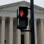 Prečo Najvyšší súd USA zrušil Trumpovu globálnu colnú politiku? | Obchod a ekonomika