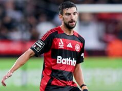 Prečo austrálska športová strana zakázala svojim priaznivcom nosiť futbalové dresy krajín, ktoré sú zapojené do veľkých konfliktov Western Sydney Wanderers sa dostali pod paľbu po tom, čo zakázali fanúšikom nosiť futbalové dresy krajín, ktoré sú v súčasnosti zapojené do veľkých konfliktov (na snímke stredopoliar Steven Ugarkovič)