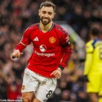 Bruno Fernandes má na konte 200 gólových príspevkov v Premier League a zároveň vedie ligu v počte asistencií (12), vytvorených šancí (74), veľkých šancí (17) a prihrávok (22).