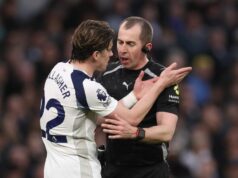 Prečo rozhodca Premier League kontroverzne vylúčil gól Tottenhamu proti Arsenalu, odhalili Peter Bankes a Conor Gallagher hovoria počas hry
