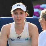 Prečo sa Elena Rybakina stiahla počas rozhovoru s fyzioterapeutom