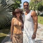 Rio Ferdinand (na snímke s manželkou Kate) vlani v auguste vymenil život v Anglicku za Dubaj