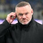 Prečo si Wayne Rooney myslí, že „irelevantný“ populárny fanúšik, ktorý si nestrihá vlasy, chce, aby Man United prehral