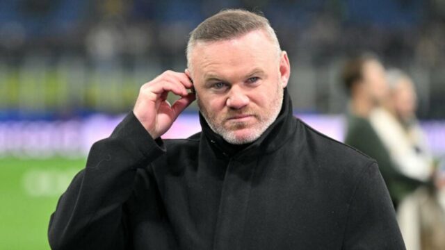 Prečo si Wayne Rooney myslí, že „irelevantný“ populárny fanúšik, ktorý si nestrihá vlasy, chce, aby Man United prehral
