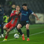 Preferovaný stredný obranca Barcelony neopustí súčasný klub