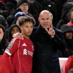 Arne Slot a Trent Kone-Doherty