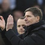 Premier League 2025-26: Šéf paláca Glasner pokrčil ramenami fanúšikovský protestný transparent požadujúci odchod