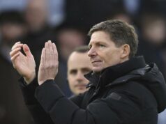 Premier League 2025-26: Šéf paláca Glasner pokrčil ramenami fanúšikovský protestný transparent požadujúci odchod Premier League 2025-26: Šéf paláca Glasner pokrčil ramenami fanúšikovský protestný transparent požadujúci odchod