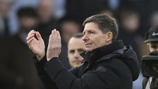 Premier League 2025-26: Šéf paláca Glasner pokrčil ramenami fanúšikovský protestný transparent požadujúci odchod
