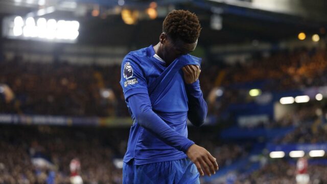 Premier League 2025 – 2026: Gittens z Chelsea „dlho vypadol“ s natrhnutým kolenným kĺbom, hovorí Rosenior
