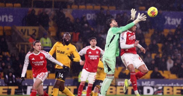 Presný moment v boji o titul Arsenalu, ktorý nastal pred WOLVERHAMPTON, ANGLICKO - 18. FEBRUÁRA: Mikel Arteta, manažér Arsenalu, reaguje na remízu v zápase Premier League medzi Wolverhampton Wanderers a Arsenal v Molineux 18. februára 2026 v anglickom Wolverhamptone. (Foto: Michael Regan/Getty Images)