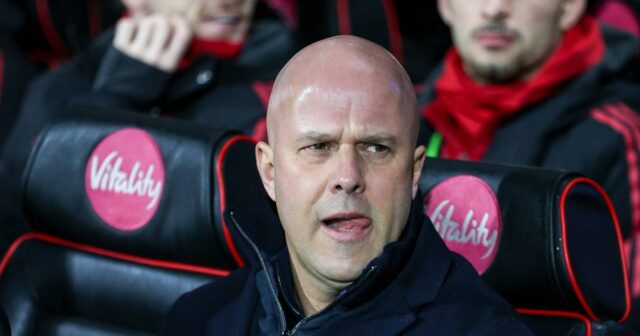 James McConnell počas zápasu Ligy majstrov UEFA medzi Chelsea a Ajaxom. 