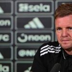 Eddie Howe sa na to pozerá počas tlačovej konferencie