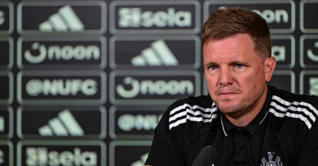 Prestupová dráma Sandro Tonali do Arsenalu, ktorú prehovoril Eddie Howe Eddie Howe sa na to pozerá počas tlačovej konferencie