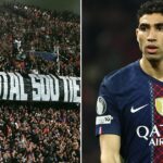 Priaznivci Paríža Saint-Germain odhaľujú transparent na podporu marockého obrancu #02 Achrafa Hakimiho z Paríža Saint-Germain na tribúne počas futbalového zápasu druhého kola play-off Ligy majstrov UEFA medzi Paris Saint-Germain (PSG) a AS Monaco na štadióne Parc des Princes v Paríži 25. februára 2026 cez GettoFI/FAFPANCK od FRANSHO (PFETY Image FRANS).