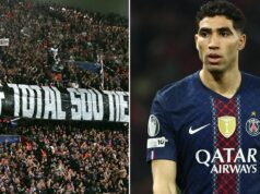 Priaznivci PSG rozvinuli transparent s Achrafom Hakimim s obrancom, ktorý je pripravený na súdny proces za znásilnenie Priaznivci Paríža Saint-Germain odhaľujú transparent na podporu marockého obrancu #02 Achrafa Hakimiho z Paríža Saint-Germain na tribúne počas futbalového zápasu druhého kola play-off Ligy majstrov UEFA medzi Paris Saint-Germain (PSG) a AS Monaco na štadióne Parc des Princes v Paríži 25. februára 2026 cez GettoFI/FAFPANCK od FRANSHO (PFETY Image FRANS).