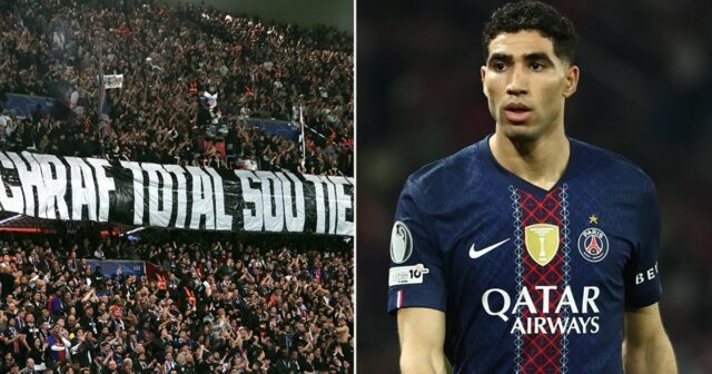 Priaznivci PSG rozvinuli transparent s Achrafom Hakimim s obrancom, ktorý Priaznivci Paríža Saint-Germain odhaľujú transparent na podporu marockého obrancu #02 Achrafa Hakimiho z Paríža Saint-Germain na tribúne počas futbalového zápasu druhého kola play-off Ligy majstrov UEFA medzi Paris Saint-Germain (PSG) a AS Monaco na štadióne Parc des Princes v Paríži 25. februára 2026 cez GettoFI/FAFPANCK od FRANSHO (PFETY Image FRANS).