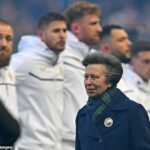 Joe Heyes (vľavo vzadu) si princezná Anne v Murrayfield pomýlila s Joeom Marlerom, keď ju predstavili hráčom predtým, ako Anglicko v sobotu hralo so Škótskom.