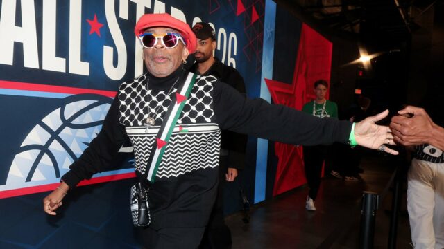 Propalestínsky outfit Spikea Leeho upúta pozornosť na Zápase hviezd NBA
