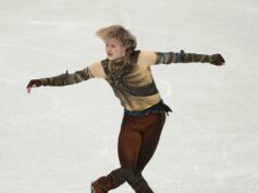 ‚Quad God‘ Ilia Malinin šetrí energiu, USA vedie tímové korčule 'Quad God' Ilia Malinin šetrí energiu, USA vedie tímové korčule