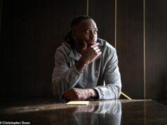 ROZHOVOR AARON WAN-BISSAKA: V Manchestri United som bol na najnižšej úrovni – bol som osamelý, túžil som po domove a takmer každý deň som sa vracal do Londýna. Potom ma zmiešané správy Erika ten Haga úplne zmiatli Aaron Wan-Bissaka je oblečený v novej teplákovej súprave a ticho hovorí, keď sa stretne s Daily Mail Sport.