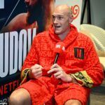 Nikto v najbližšom kruhu Tysona Furyho ho nechcel späť do ringu a na chvíľu to dali jasne najavo tým, že ho prerušili.