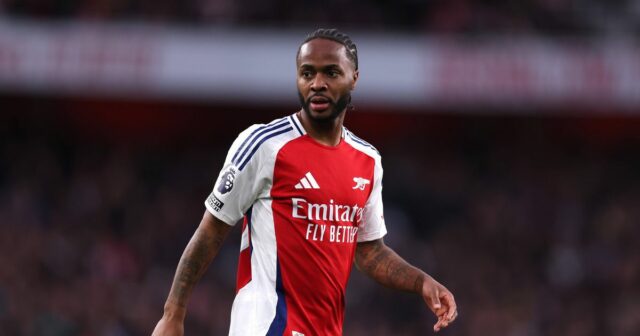 Raheem Sterling do Tottenhamu: Prestupový postoj odhalený po „nenamyslenej“ reklame Raheem Sterling počas zápasu Premier League medzi Arsenal FC a Crystal Palace FC na Emirates Stadium.