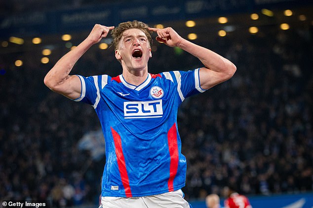 Rangers prekonali prestupový termín 4 milióny libier za nemeckého útočníka Rangers zaplatili 4 milióny libier za získanie nemeckého útočníka Ryana Naderiho z Hansy Rostock