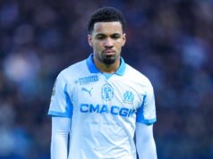 Reakcia francúzskych médií na kolaps Marseille hovorí jasnou rečou, keďže Ethan Nwaneri je odvolaný Ethan Nwaneri z Olympique de Marseille sa prizerá počas zápasu Ligue 1 McDonald's medzi Paris FC a Olympique de Marseille na Stade Jean Bouin 31. januára 2026 v Paríži vo Francúzsku.