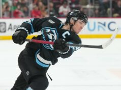 Red Wings, Mammoth dúfajú, že do prestávky získajú ešte jedno víťazstvo NHL: Utah Mammoth a Carolina Hurricanes