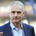 Rob Manfred vzďaľuje MLB od stoličky LA28 Casey Wasserman